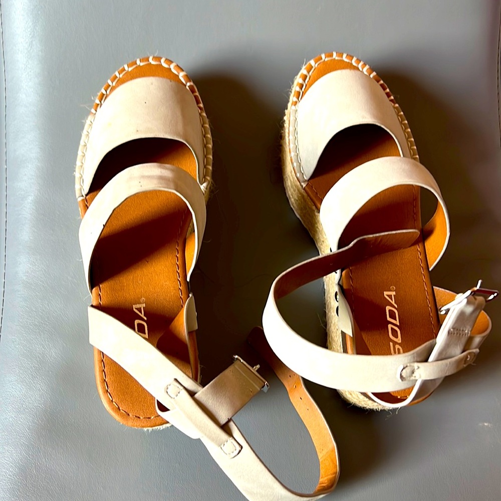 womens soda size 7 platform sandals in new condition i have never worn